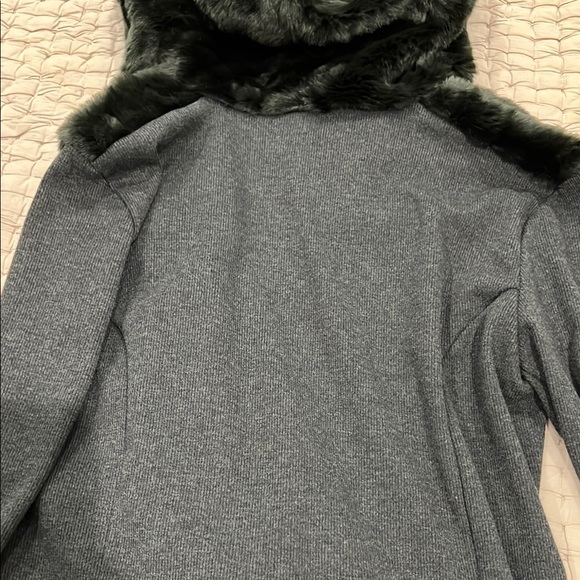 Chic Black Faux Fur Jacket - Picture 5 of 5